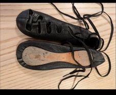 Irish dancing shoes , girls