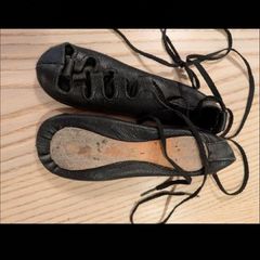 Irish dancing shoes , girls