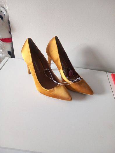 Ladies shoes