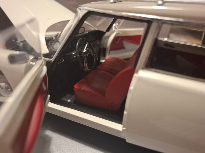 Citroen DS 21 Break 1970 White/Grey - Norev - 1:18 - New in Box