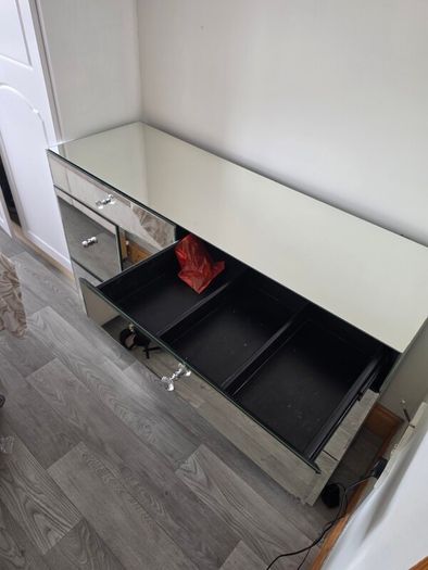 vanity table
