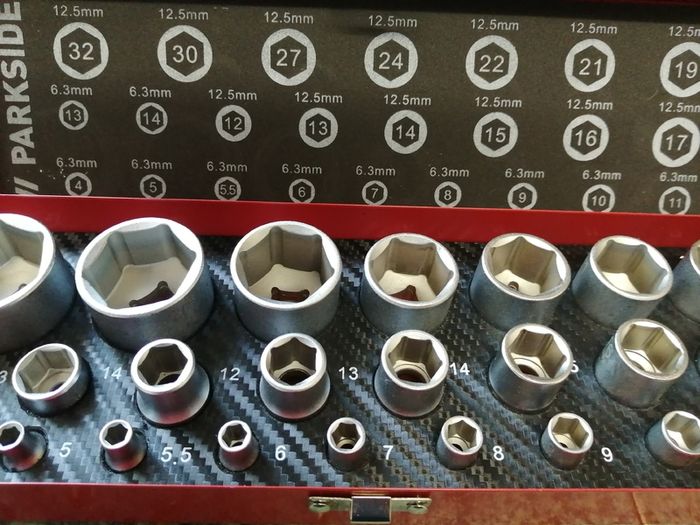 Set of Sockets in own metal case