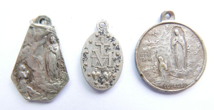 Collection of 7 vintage religious medals