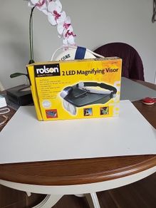 Magnifying visor