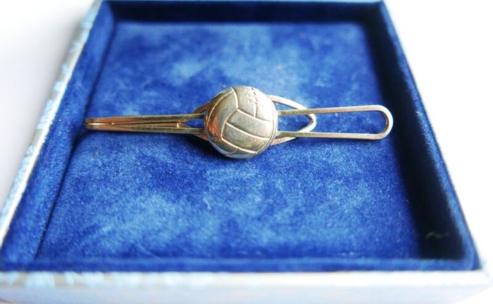 Vintage  Nippy Clip Football Ball Gents Tie Bar Clip