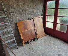 Antique bed frame 4'6"