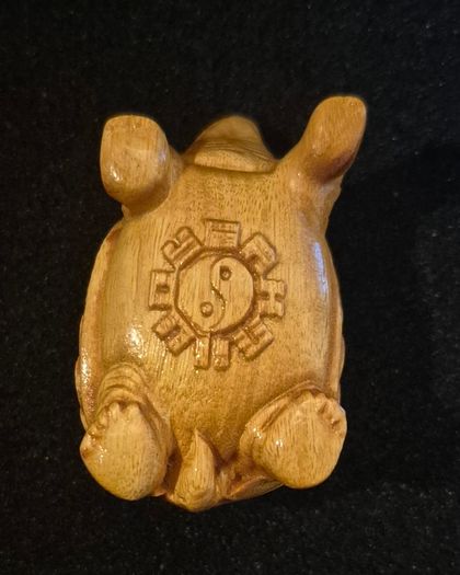 Carved wooden turtle/tortoise