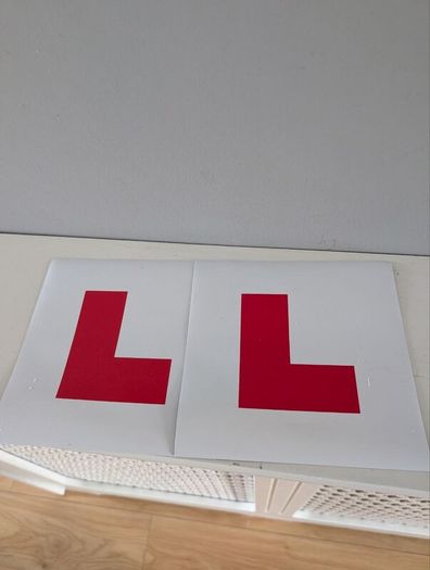 Magnetic car lerner signs 2 pcs  easy attachment/removal