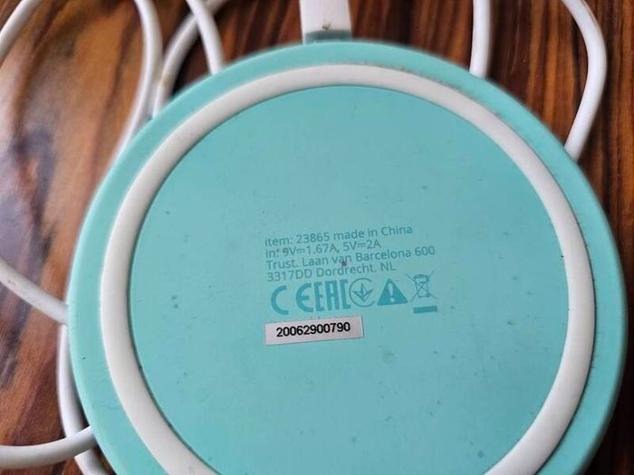 trust wireless charger & USB Cable