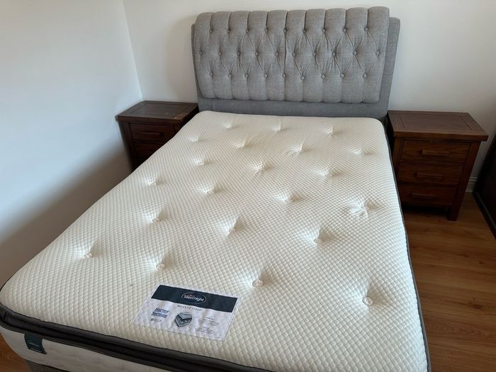 Double Bed with 4 drawers, 2 Bedside Lockers