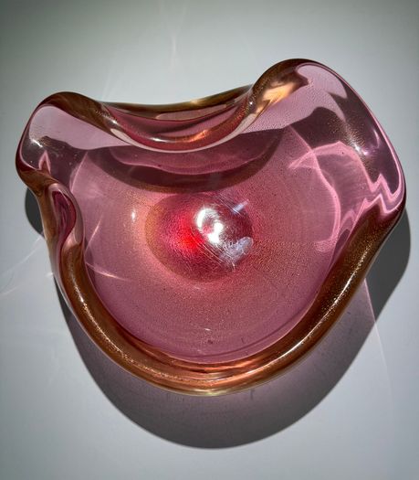 Rare Murano Art Glass Bowl. Attributed to Archimede Seguso. Pink & Gold Polveri c.1950s