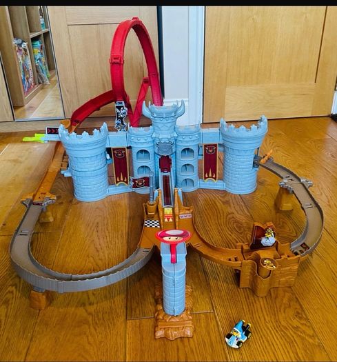 Hot Wheels Mario Kart Bowser Castle Raceway Track