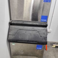 Ice machine Icematic insulated storage bin