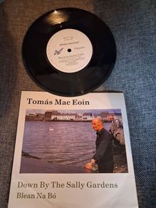 Tomas Mac Eoin / Down By The Sally Gardens/ Blean Na Bo/ 7inch vinyl/ 1989