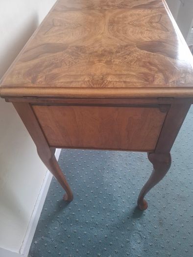 1953 Singer 201k in Queen Anne cabinet with stunning walnut burl top