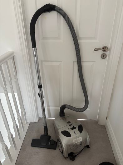 Vacuum Cleaner