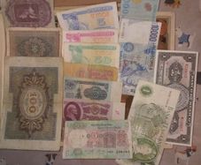 4 kg.coins+14 banknotes.