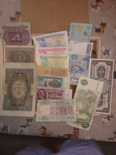 4 kg.coins+14 banknotes.