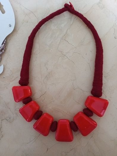 Costume Necklace.   Length : 8". Address Up Already.