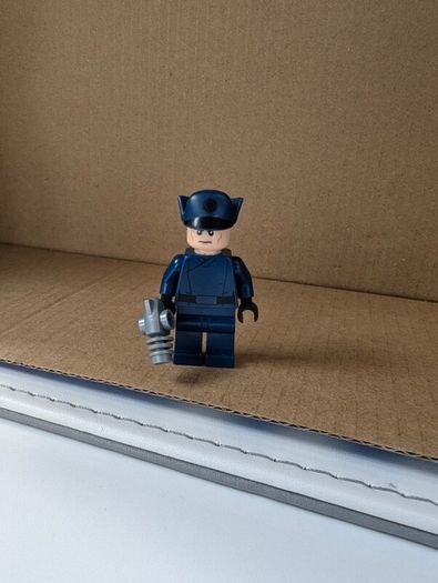 100% Lego Star Wars Minifigure First Order Officer Set 75166 - Sw0832