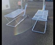 Sheep grooming stand
