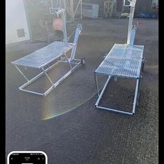 Sheep grooming stand
