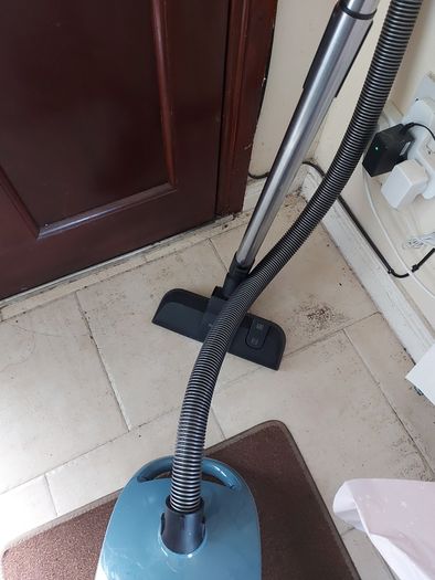 Miele Vacuum Cleaner, Model. STAFO, Type HS14, in excellent condition, works great with 4 Powerful suction settings