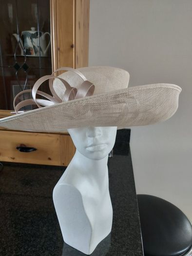 Stunning Oatmeal / Blush Wide Rimmed Hat by Linea