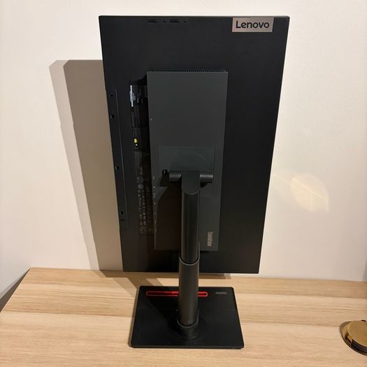 Lenovo ThinkVision 27 inch QHD USB-C Docking Monitor
