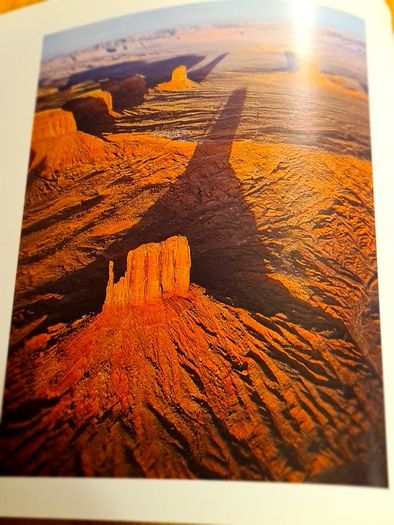 In The Fifth World. Portrait Of The Navajo Nation. Beautiful  Photographic  History Of  The Navajo Indian People.