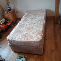 single bed with  mattress