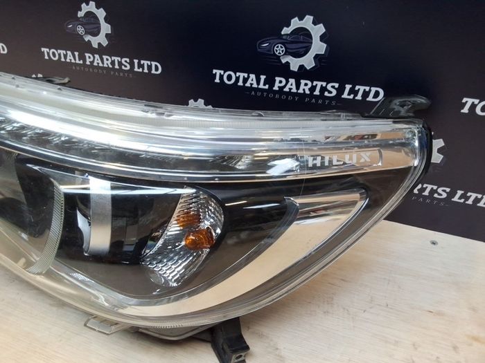 Toyota hilux 2016-20 headlight