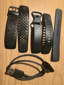 Fitbit charge 5 and 6 bundle - 2 straps and 1 charger