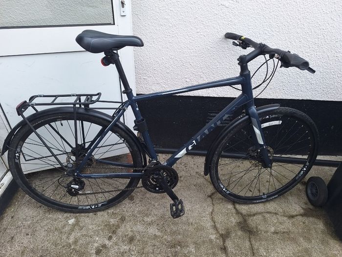 Giant Escape Hybrid Bike Disc Brakes Excellent Commuter