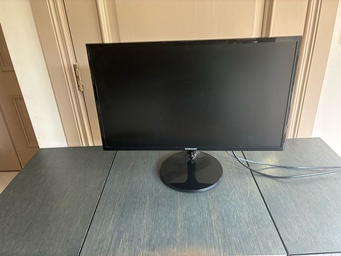 Samsung 24 inch monitor