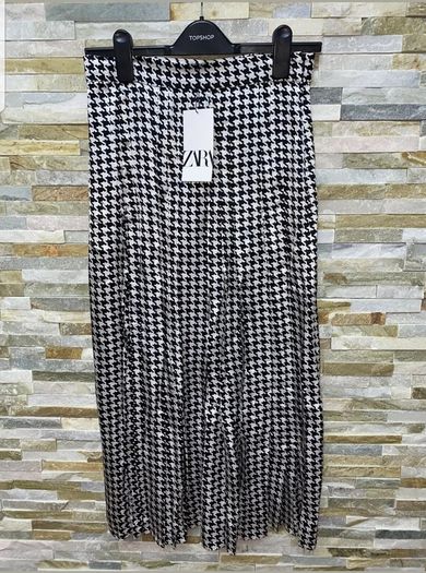 Zara midi black and white box pleated hundstooth skirt XS