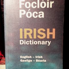 Focloir Poca. Irish Dictionary.