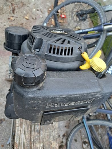 Lawnmower engine