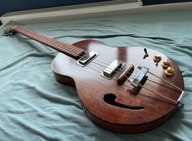 baritone guitar (4 string)
