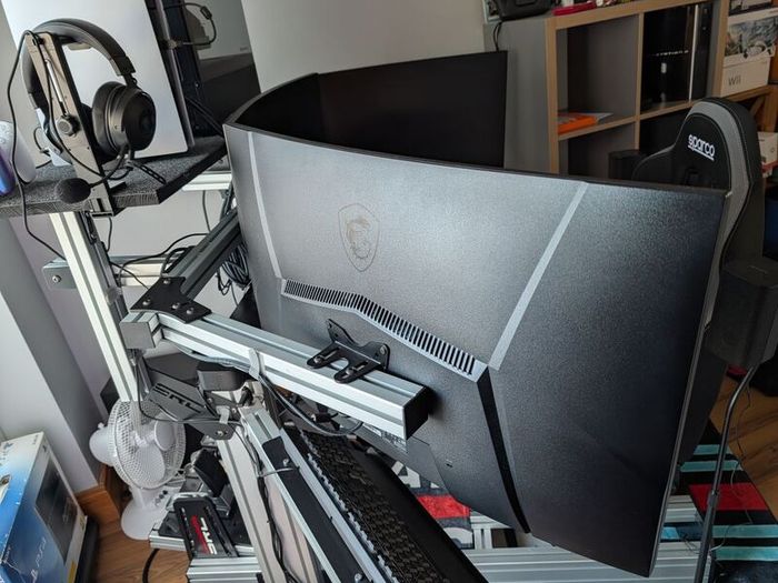 32" MSI gaming monitors