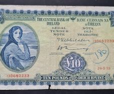 Ireland 1973 Lady Lavery 10 Pound  Banknote