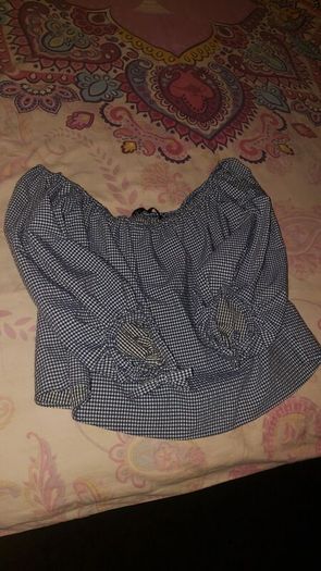 Fabulous Zara off shoulder cropped top