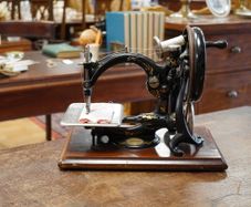 Antique Willcox & Gibbs Hand-Crank Sewing Machine, c.1894