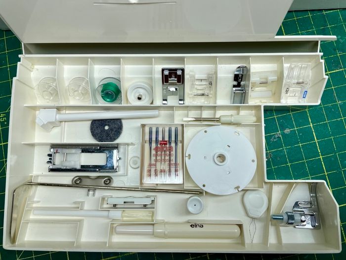 ELNA Diva 8000 Sewing machine - Serviced - Excellent condition - Swiss manufactured quality machine