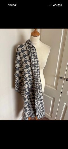 Viscose wool cashmere scarf -NWOT