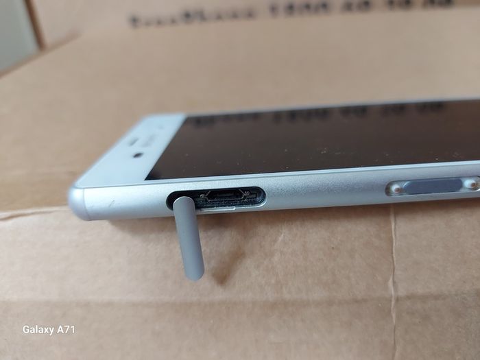 Sony Xperia,Large Screen White Mobile Phone, Pattern Locked, Excellent cosmetic condition, for parts or repair