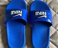 Nike boys junior slides size 11.5