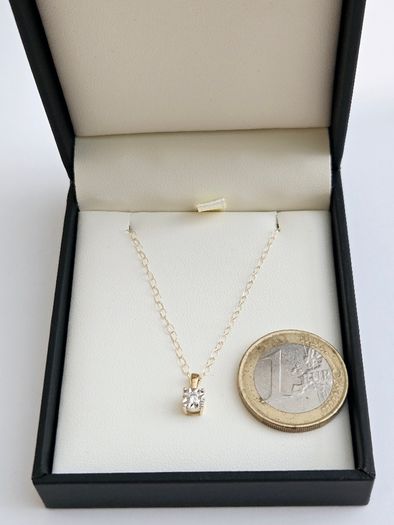 9ct Gold Solitaire Diamond Pendant & Chain