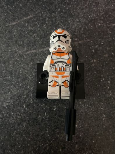 LEGO Star Wars 212th clone trooper with blaster