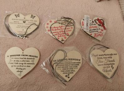 Bnwt wooden heart decorations 2euro each